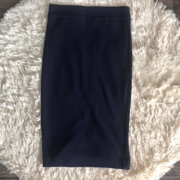 Midi length skirt. - Picture 2 of 3